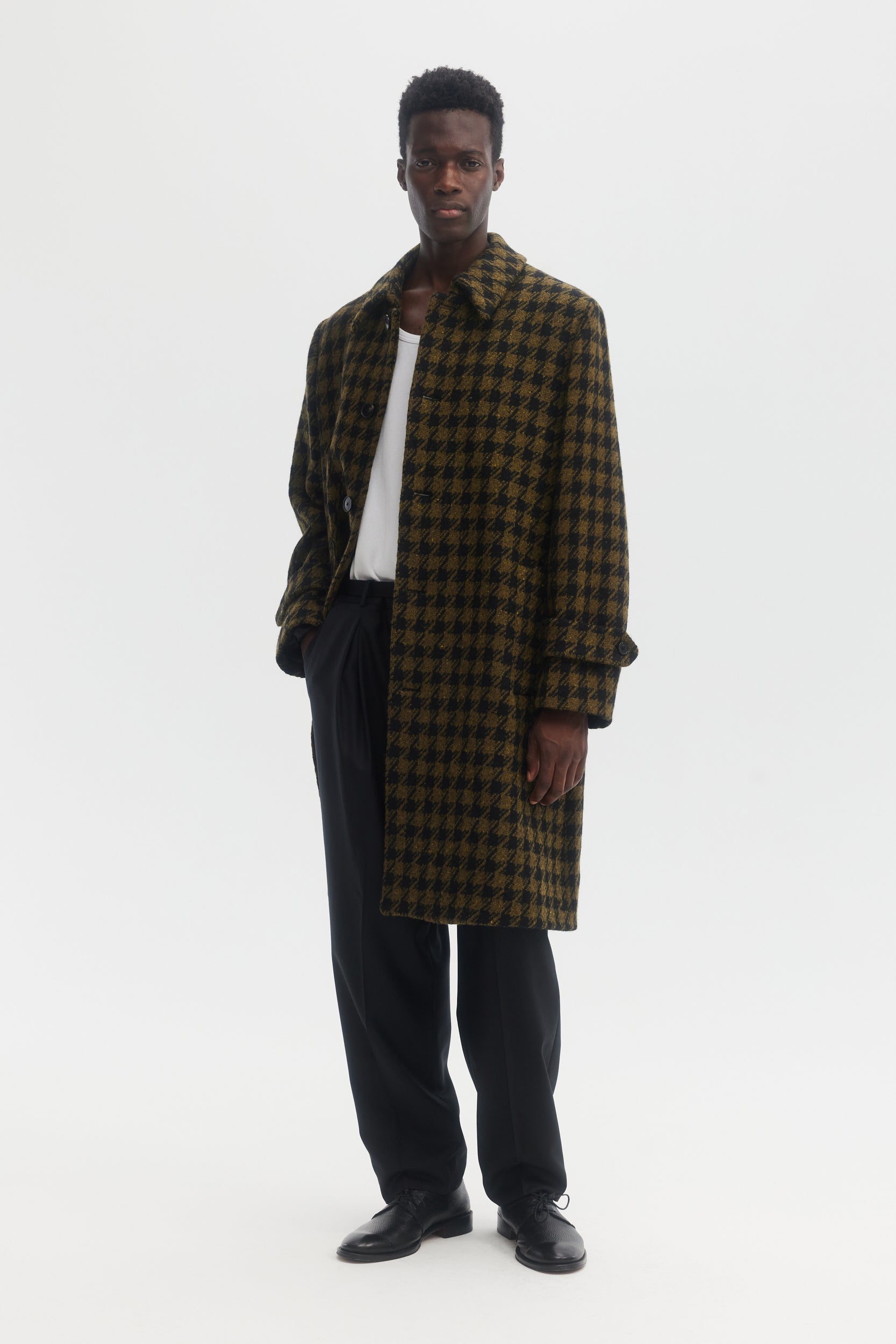 Black and green dogtooth wool overcoat 48