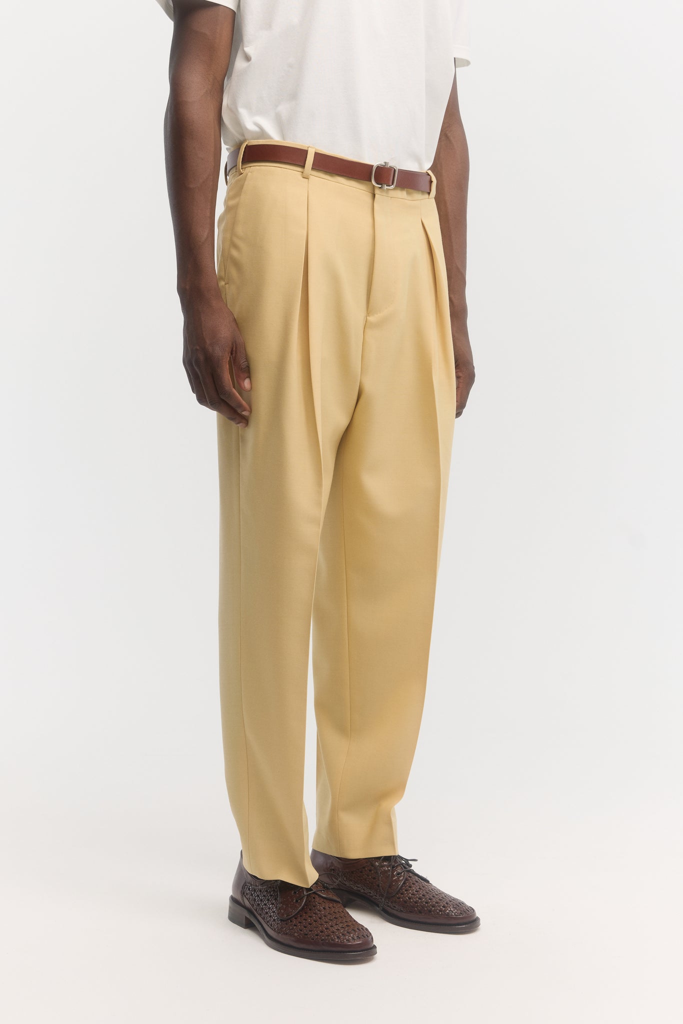 Pantalon parachute en laine vierge jaune beurre