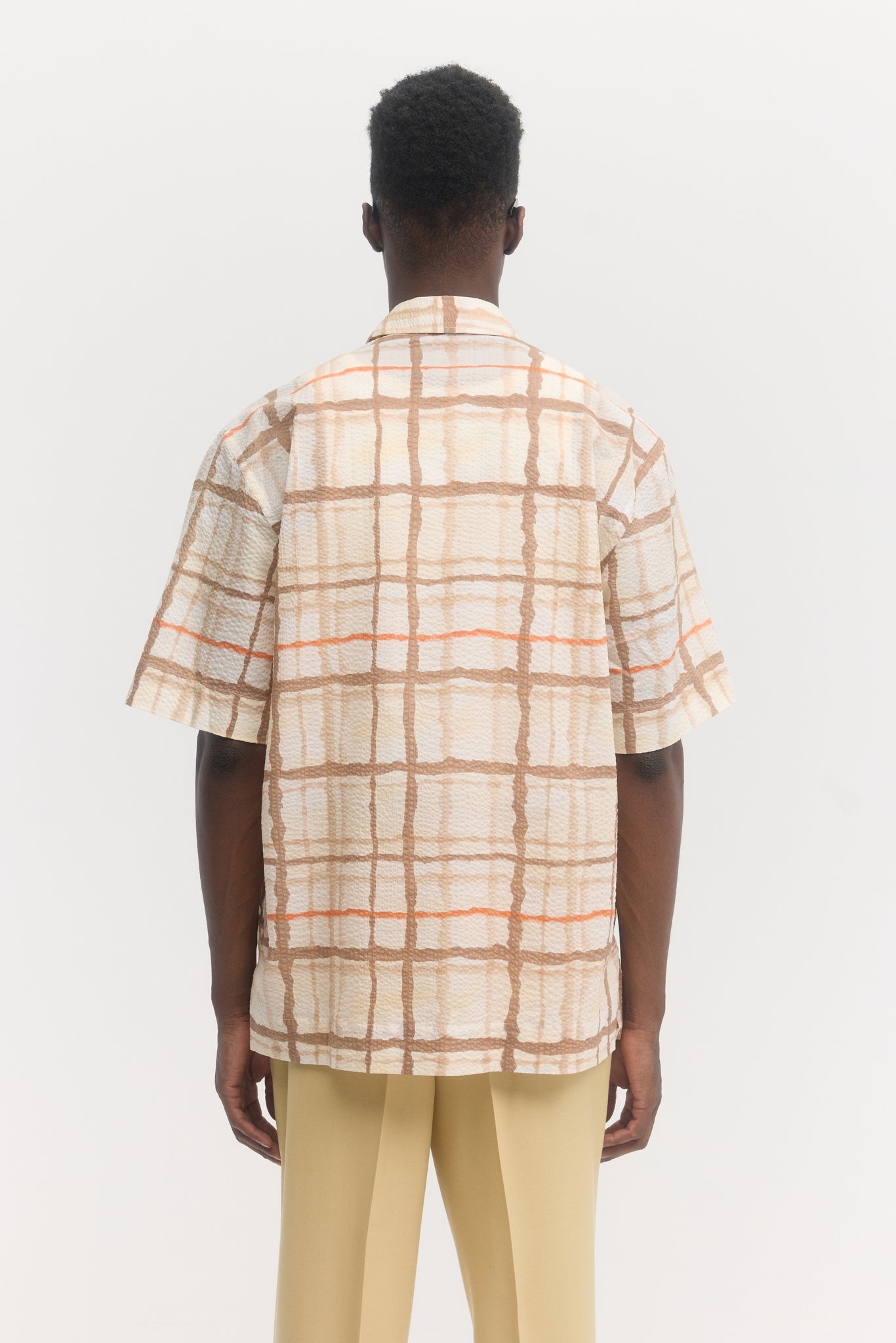 Abstract plaid light seersucker relaxed fit short sleeve shirt