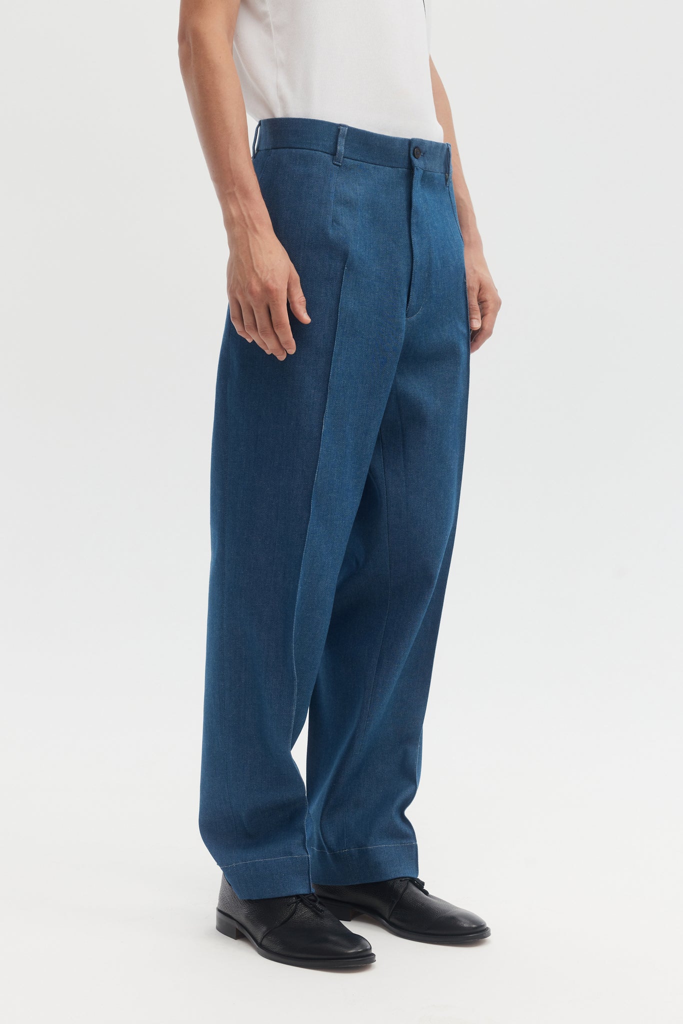 Blue denim pleated straight trousers